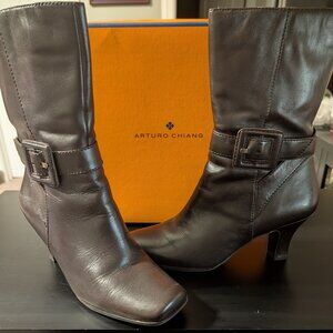 Arturo Chiang Women's Karma Sporty Calf Brown Leather Zip Boot - Size 9M